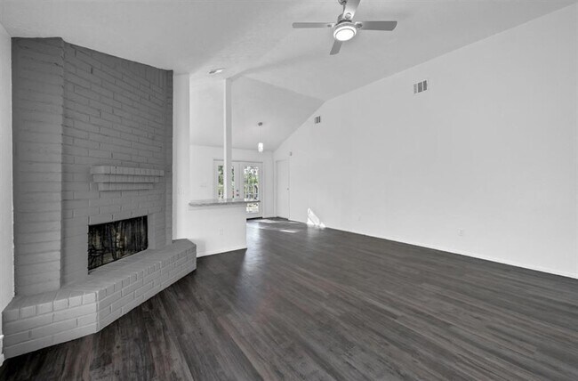 Building Photo - 5226 Lynngate Dr