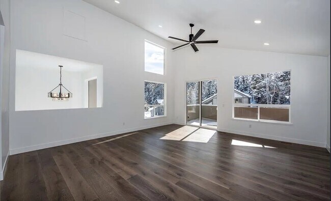 Foto del edificio - 570 Aspen Dr
