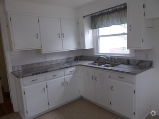 Building Photo - 25 Trumbull Ave SE
