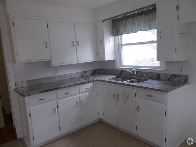 Building Photo - 25 Trumbull Ave SE