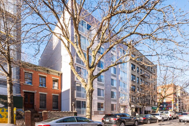 Building Photo - 160 E 117th St