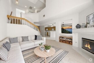 Building Photo - 631 S Glenhurst Dr