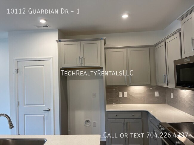 Building Photo - 10112 Guardian Dr