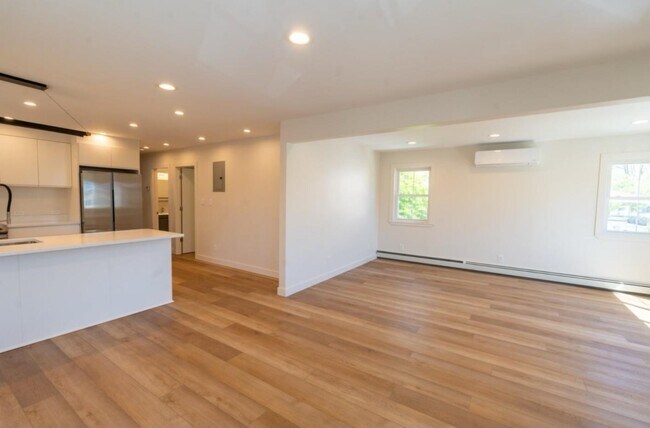 Building Photo - 31 Graywood Rd