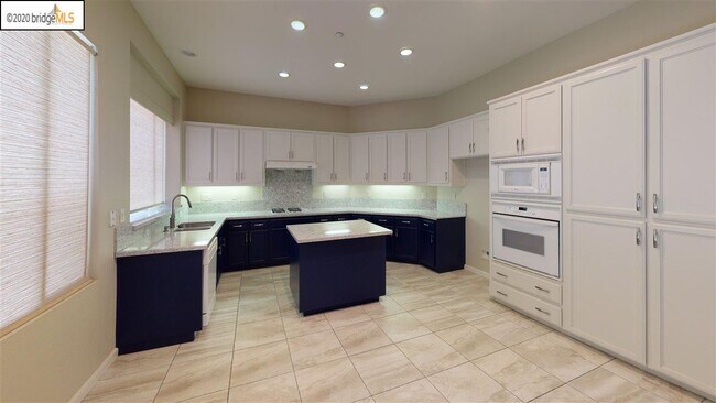 Building Photo - 125 Chatsworth Ct