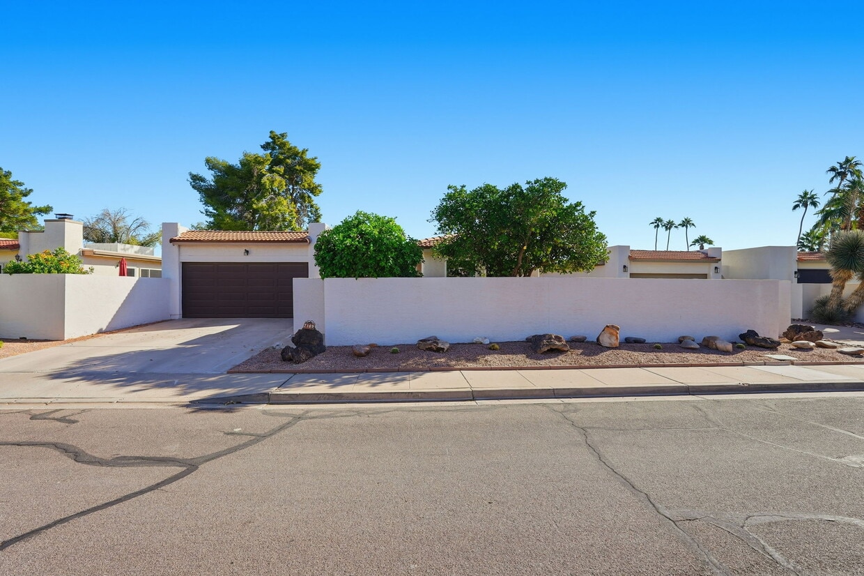 Foto principal - 7109 N Vía De Alegria