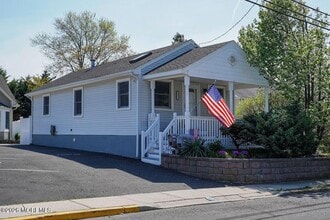 Building Photo - 639 Redmond Ave