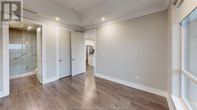Photo du bâtiment - 121 King St W