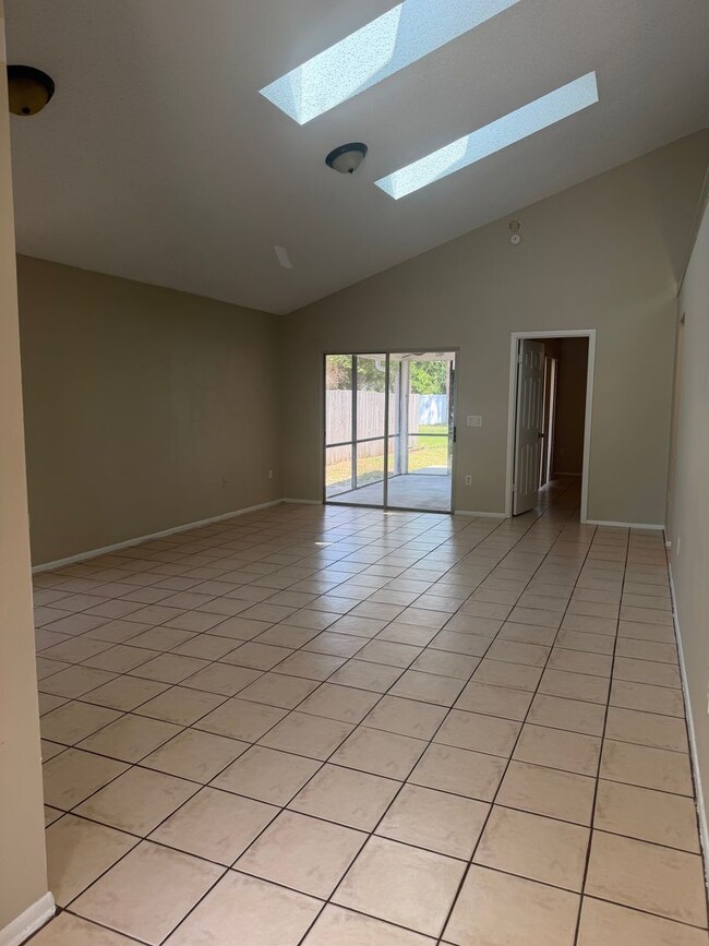 Building Photo - Charming 3-Bedroom Home in a Beautiful Sanford / Lake Mary Community with Community Pool