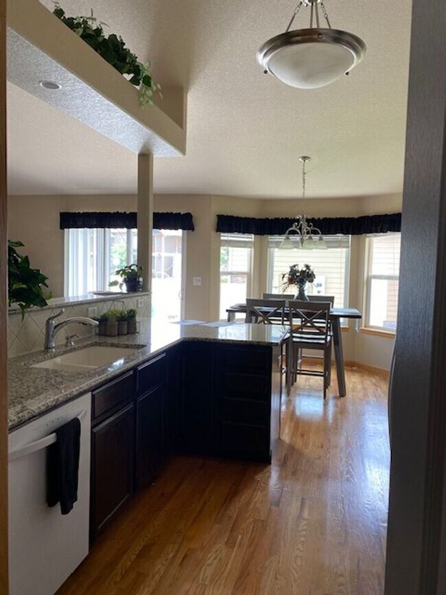 Building Photo - Beautiful 2 Bed 2 Bath home in Pelican Lak...