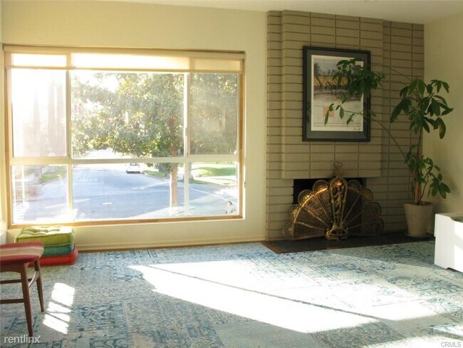 Building Photo - 422 S Orange Grove Blvd