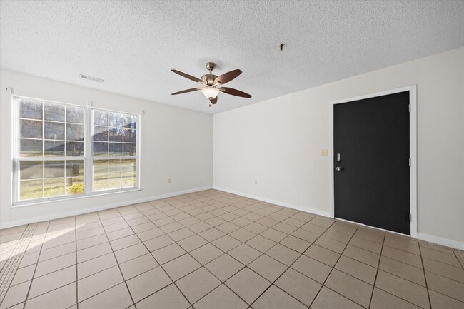 Building Photo - 2107 N Keebler Ave