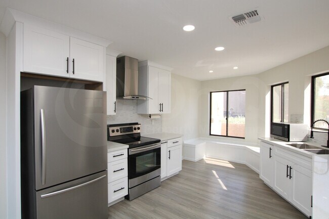 Building Photo - 5812 N 12th St