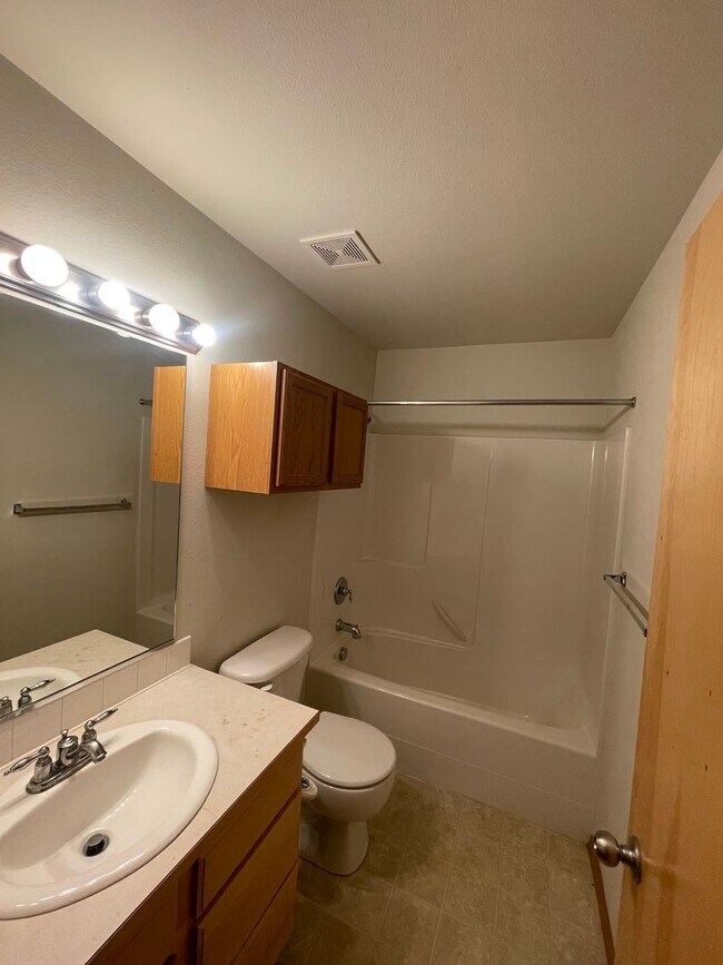 Foto del edificio - Charming 3 bed 2 bath in Five Mile Prairie