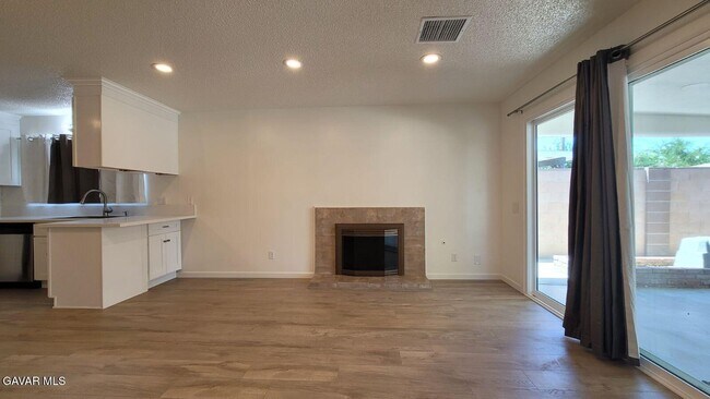 Building Photo - 45303 Lorimer Ave