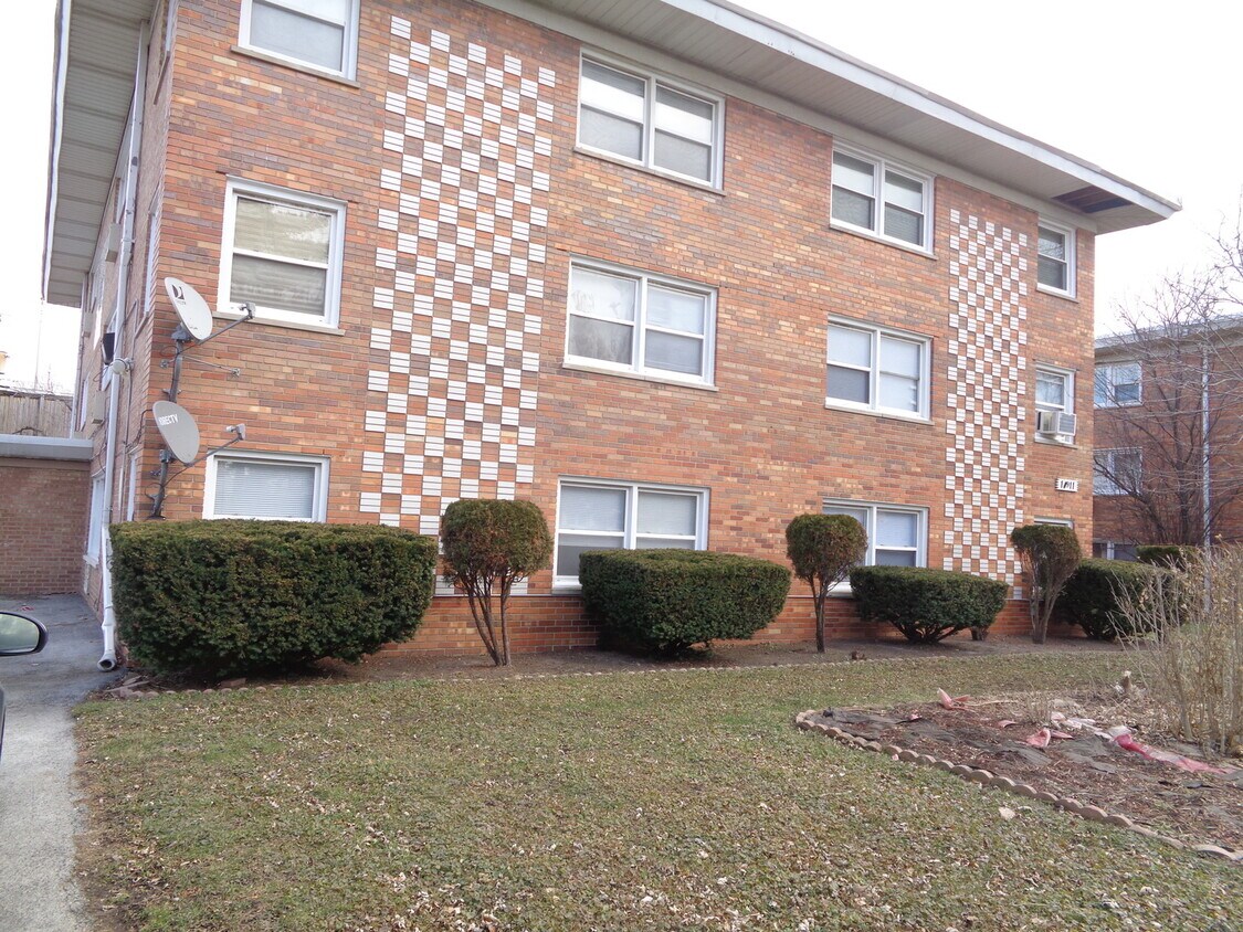 10911 S Lloyd Dr Unit 1, Worth, IL 60482 Condo for Rent in Worth, IL