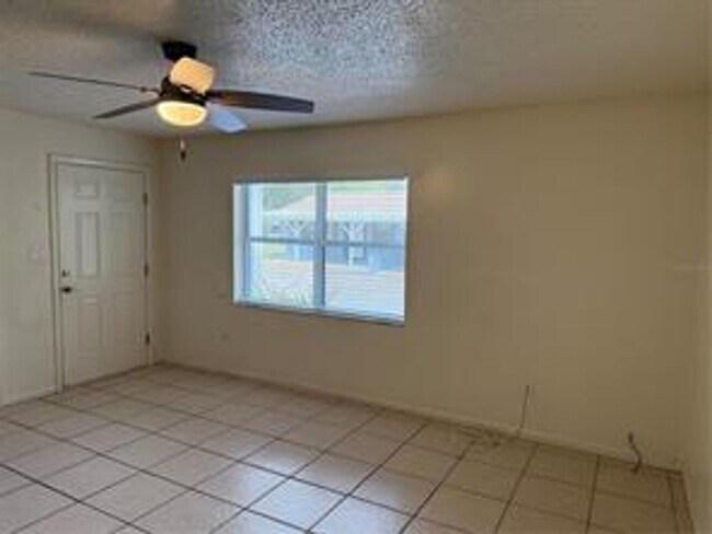 Building Photo - Leesburg Duplex