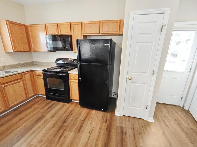 Building Photo - 7100 Oakley Ct