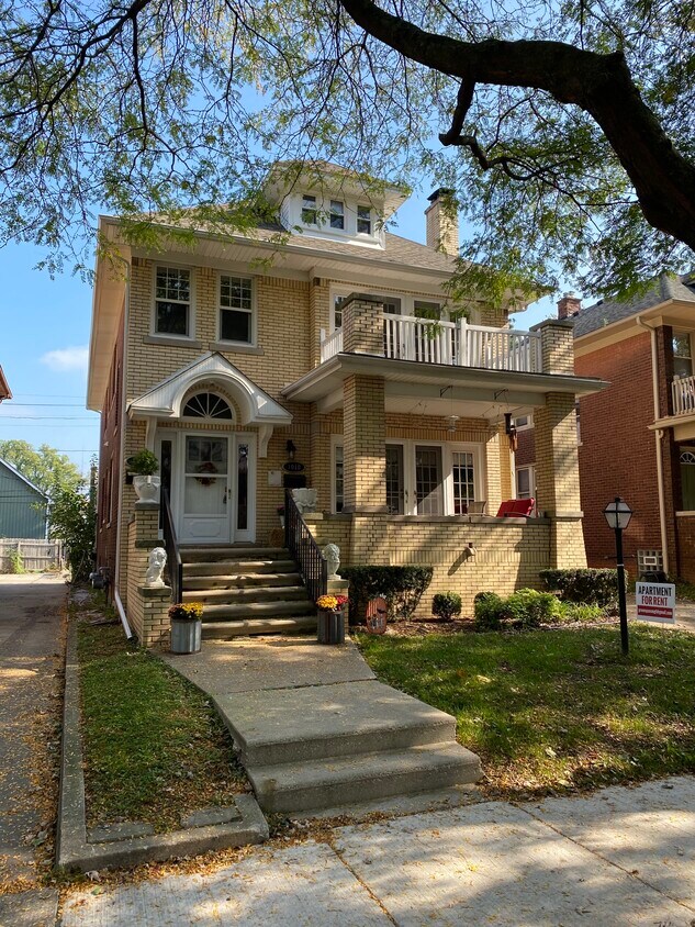 Primary Photo - 1020 Beaconsfield Ave
