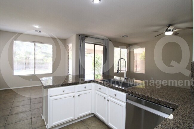 Building Photo - 1352 W. Roadrunner Dr.