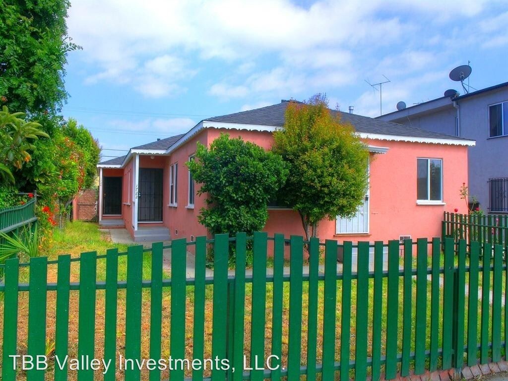 Primary Photo - 1720 South La Brea Ave