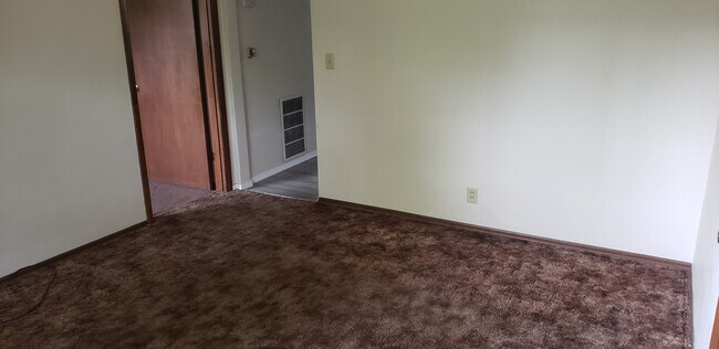 Foto del edificio - 306 E Johnson St