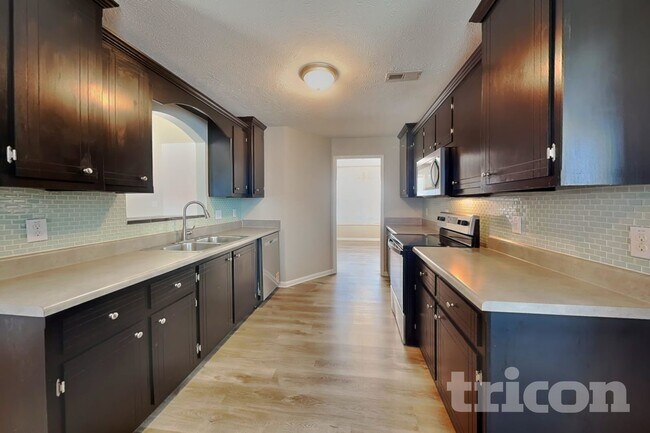 Building Photo - 1612 Broad Cir