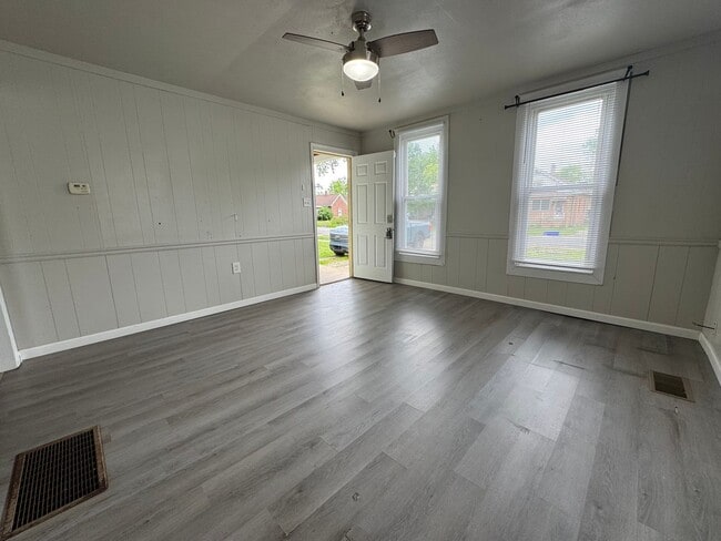 Building Photo - Room to Roam: Rent this 'Yardtastic' 2 Bed...