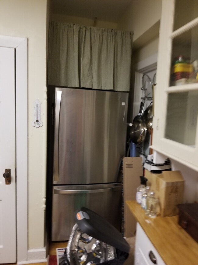 Kitchen - 101 W 39th St