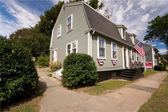 Building Photo - 1013 Hope St