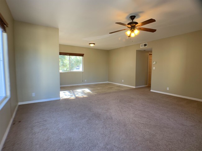 Foto del edificio - 7594 Park Ridge Blvd