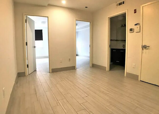 Building Photo - 105 Troutman St