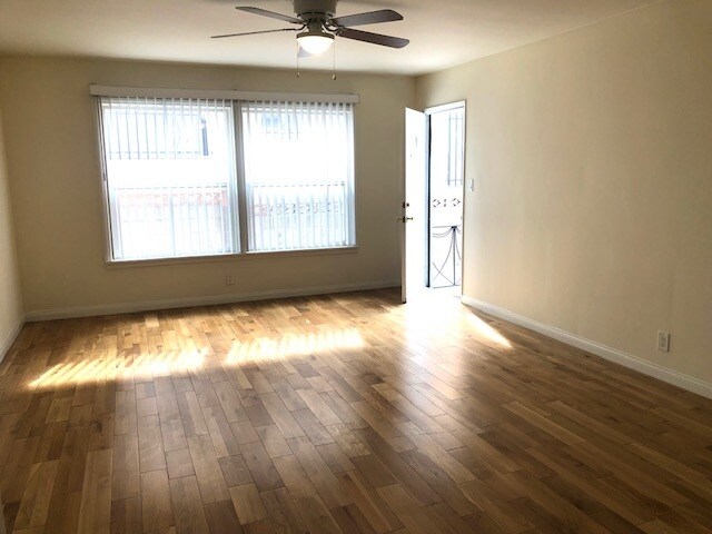 Foto del edificio - 5723 La Mirada Ave