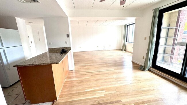 Foto del edificio - 85 Brainerd Rd