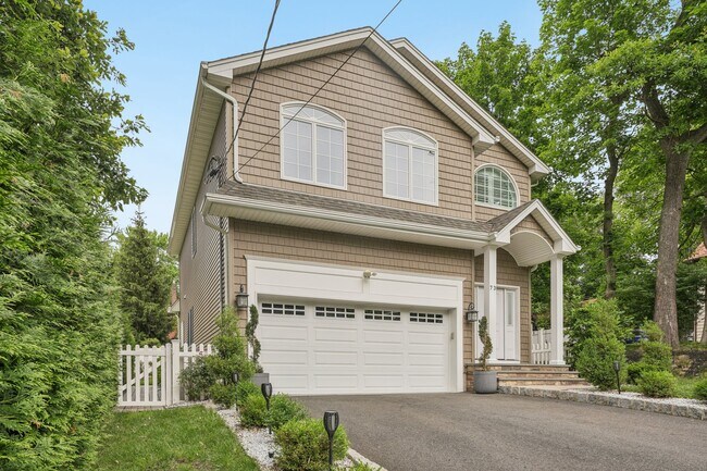 Foto del edificio - 73 Linwood Ave