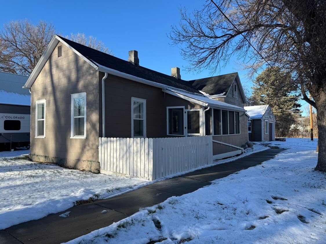 Primary Photo - Cozy Updated 2-Bed Home with Garage