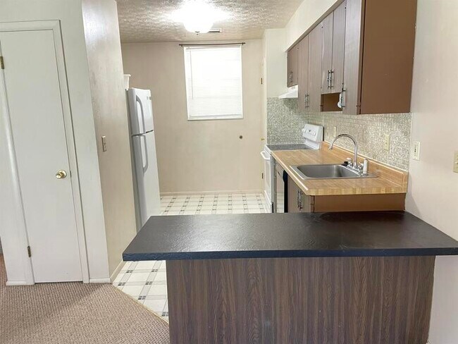 Foto del edificio - 601 White Oak Dr