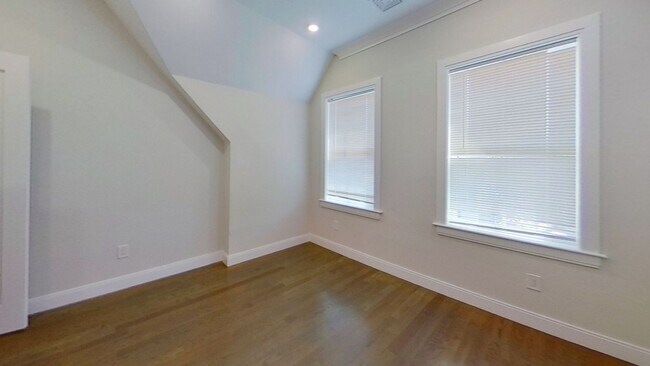 Building Photo - 9/1 No fee! Allston 3BR/2BA with laundry i...