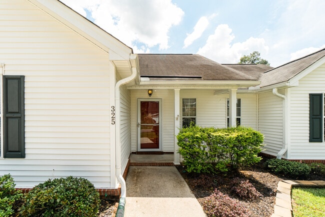 Building Photo - 325 Rose Marie Dr