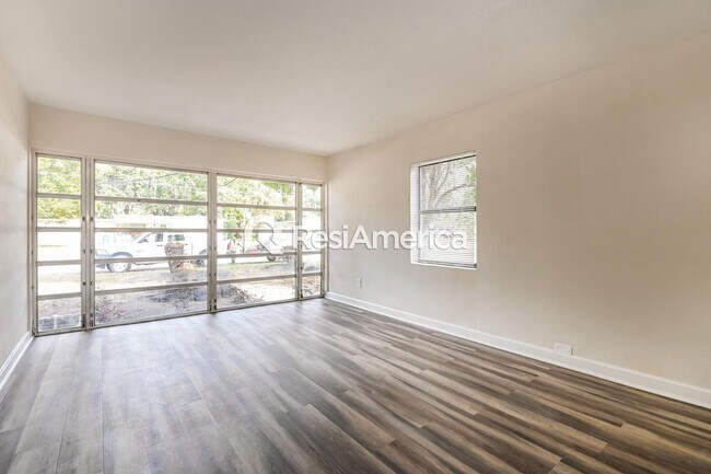 Building Photo - 3 br, 2 bath House - 5350 Oak Forest Drive
