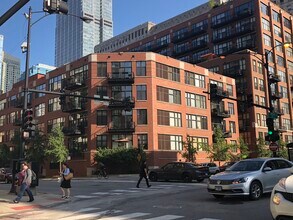 Building Photo - 333 W Hubbard St