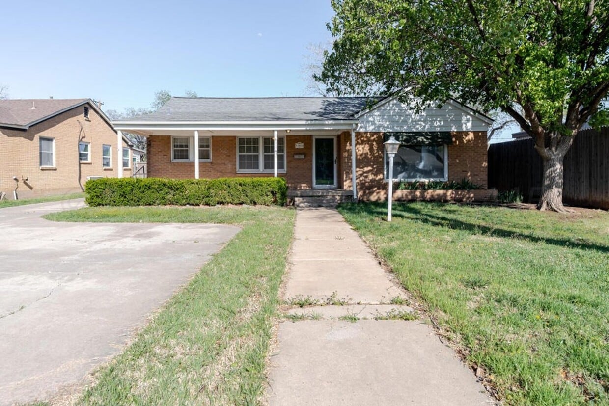 Primary Photo - 1611 Crockett St
