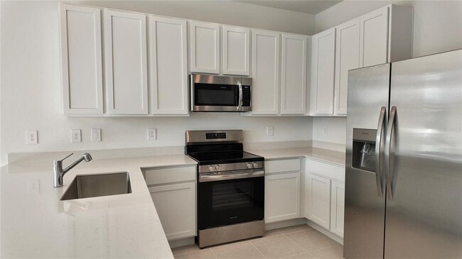 Building Photo - 2580 Skyline Lp
