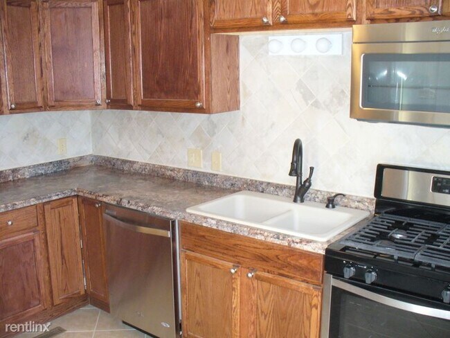 Building Photo - 2 br, 1 bath Apartment - 113 Vine St Unit A