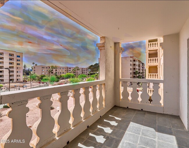 Foto del edificio - 7930 E Camelback Rd