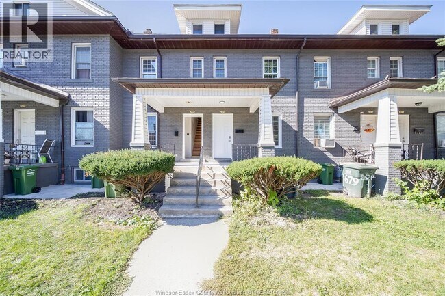Photo du bâtiment - 1683 Dougall Ave
