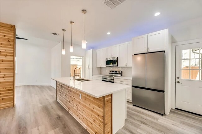 Building Photo - 1930 Shaw St