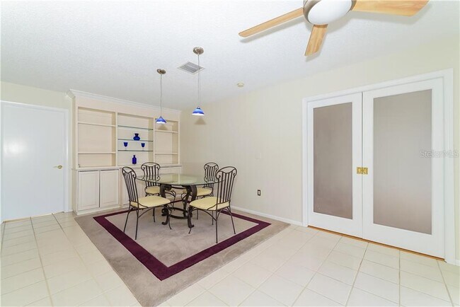 Building Photo - 3949 Glen Oaks Manor Dr