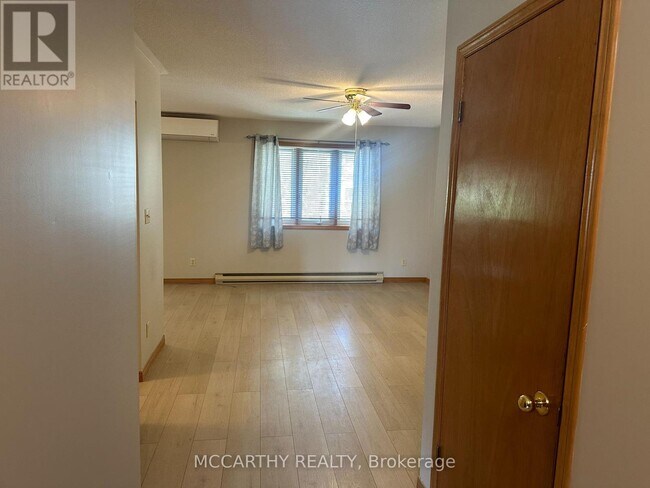 Building Photo - 217 Sarah Ct