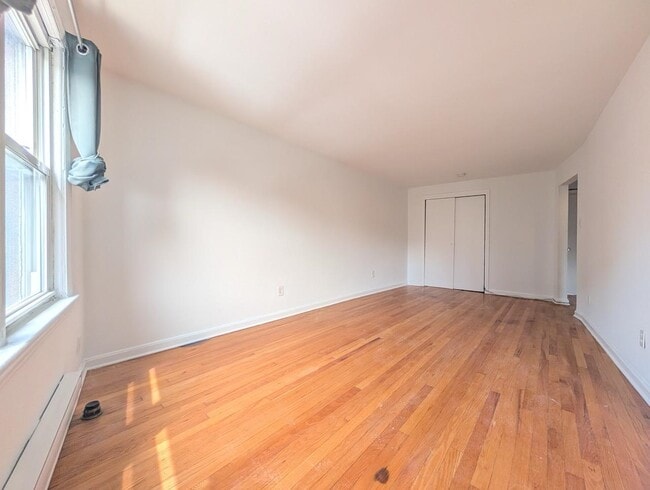 Building Photo - 335 3rd St